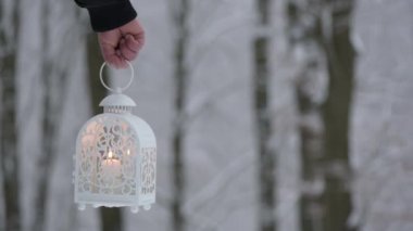 Kış gecesinde yumuşak kar yağışıweather forecast