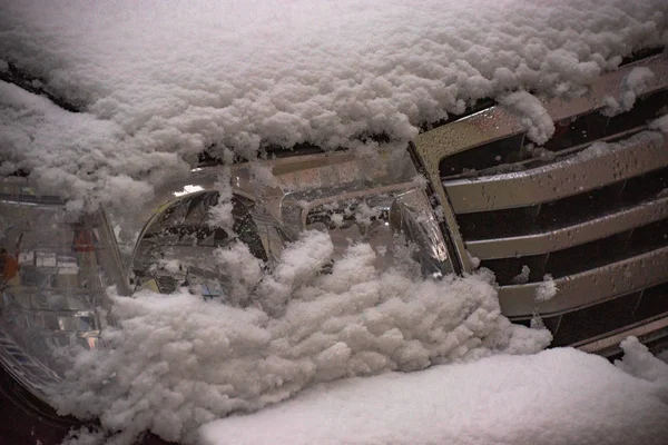 Contouren Van Een Suv Onder Sneeuw — Stockfoto