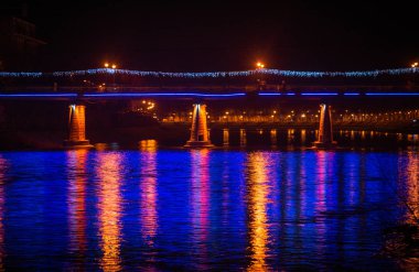 Uzhgorod 'un şehir gece manzarası