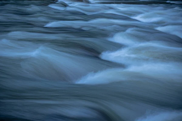 Mountain River Zimowy Wieczór — Zdjęcie stockowe