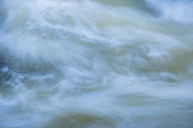 Dağ nehri kış akşamı