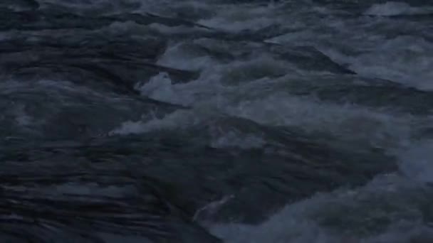 山の川冬の夜 — ストック動画