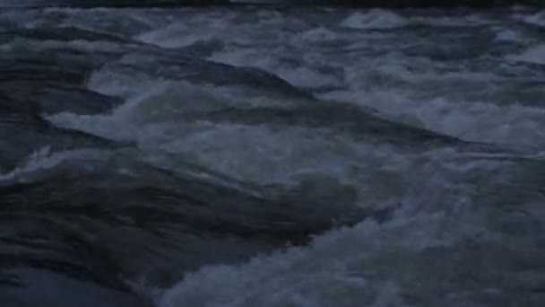 Mountain River Zimowy Wieczór — Wideo stockowe