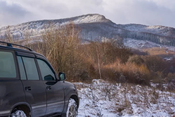 Suv Travels Winter Carpathians — Stock Photo, Image