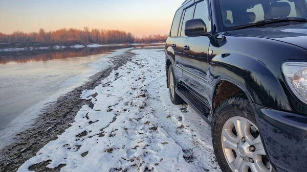 Suv Travels Winter Carpathians — Stock Photo, Image