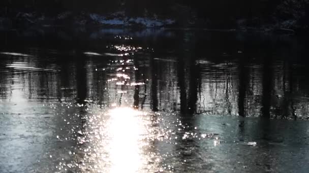 Dağdaki Nehirde Buz Güneş — Stok video