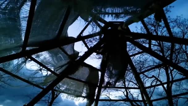 放棄されたバンガローの屋根 — ストック動画