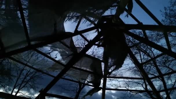 Terk Edilmiş Bungalovun Çatısı — Stok video