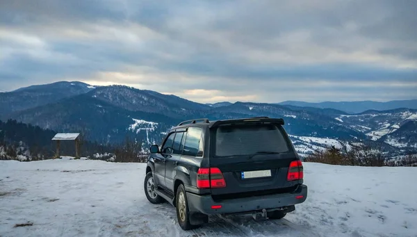 Geländewagen Fährt Winter — Stockfoto