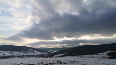 Karpatlar kış manzarası