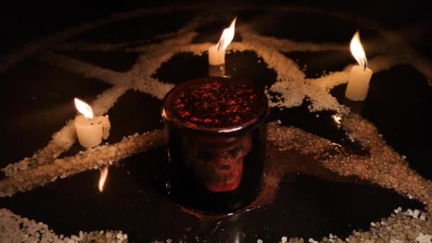 Metaforisch Stilleven Van Occulte Symbolen — Stockvideo