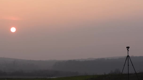 Smartphone Neemt Een Zonsondergang — Stockvideo