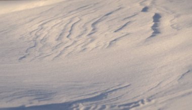 Gün batımında kar yağışı manzarası