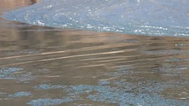 Dérive Glace Sur Une Rivière Montagne — Video