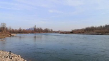 Karpat Dağları 'nda akan nehir.