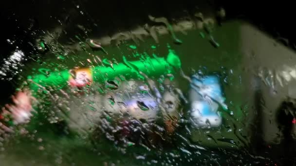 Landskap Natten Staden Regnet Genom Vindrutan — Stockvideo