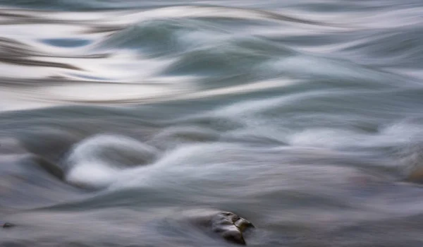 Mountain River Powolna Prędkość Migawki — Zdjęcie stockowe