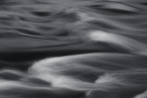 Dağ Nehri Yavaş Kepenk Hızı — Stok fotoğraf