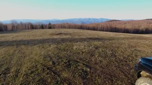 Foto Aérea Viaje Suv Las Montañas Cárpatos — Vídeo de stock