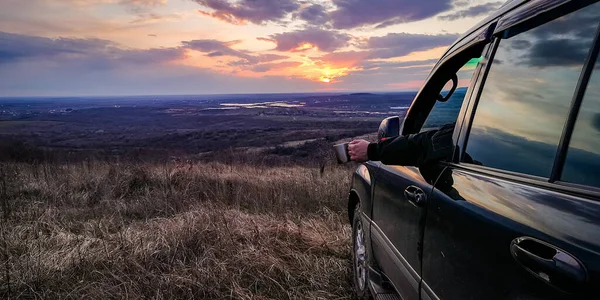 Suv Viaja Los Cárpatos Atardecer — Foto de Stock