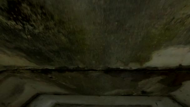 Le plafond de l'ancien aqueduc 