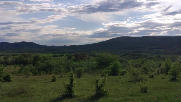 Панорама Грозовими Хмарами Над Весняною Рівниною — стокове відео