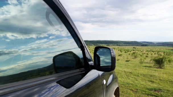 Paisaje Tormentoso Llanura Con Suv — Vídeo de stock