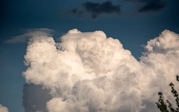 Des Nuages Orage Rassemblent Sur Les Montagnes — Photo