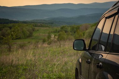 Ovadaki fırtınalı arazi aracı ile