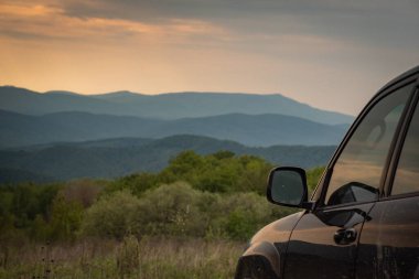 Ovadaki fırtınalı arazi aracı ile
