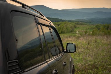 Ovadaki fırtınalı arazi aracı ile