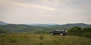 Ovadaki fırtınalı arazi aracı ile