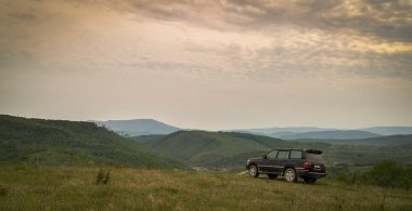 Ovadaki fırtınalı arazi aracı ile