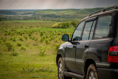 Ovadaki fırtınalı arazi aracı ile