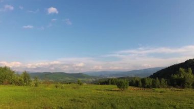 Karpat dağlarında ilkbahar manzarası