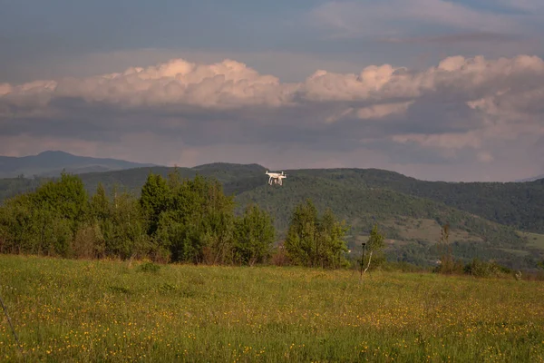 Drone Flies Mountains — Stock Photo, Image