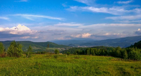 Wiosenny Krajobraz Karpatach — Zdjęcie stockowe