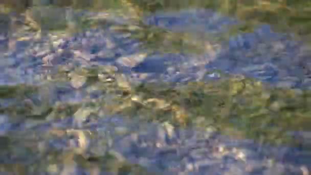 日落时分的波浪状纹理山河 — 图库视频影像
