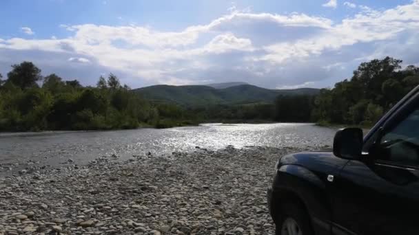 Suv Ταξιδεύει Στα Καρπάθια — Αρχείο Βίντεο