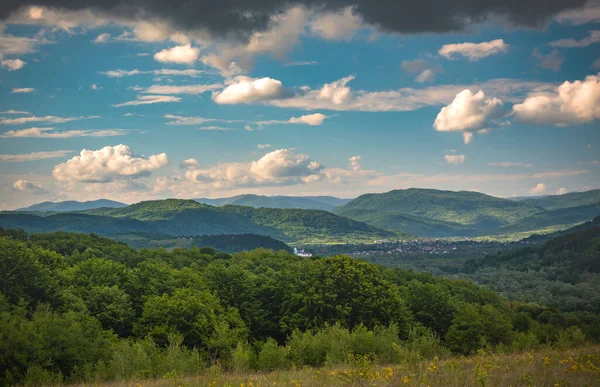 Paisagem Primavera Montanhas Cárpatas — Fotografia de Stock