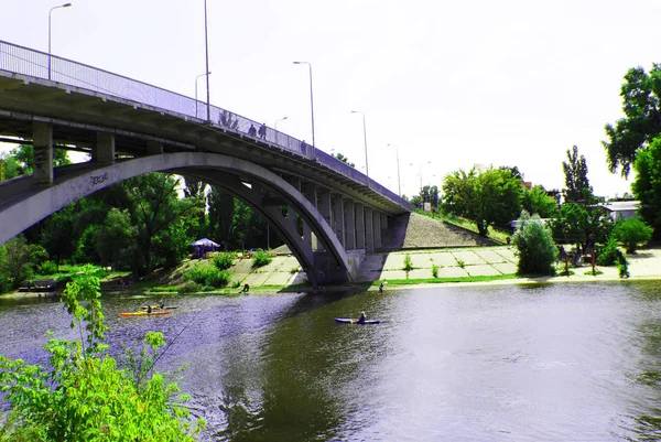 Άποψη Της Πεζογέφυρας Καλοκαίρι Στη Μητρόπολη — Φωτογραφία Αρχείου