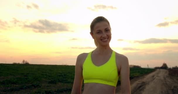 Young girl is smiling and shows "like" after running in autumn weather 4K — Stock Video