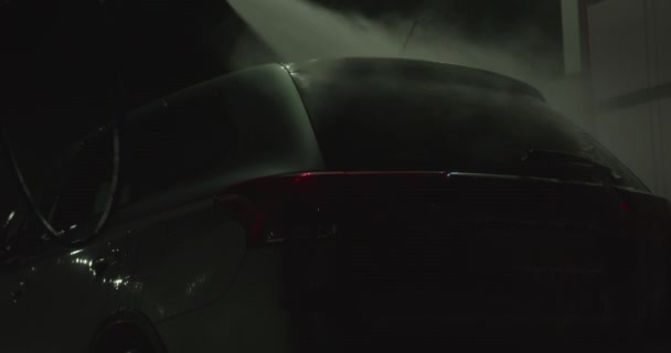 Close-up shooting. A guy is flushing foam from a car at a self-service car wash. 4K — Stock Video