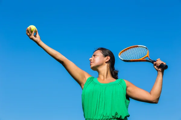 Jovem holandesa com raquete de tênis e bola — Fotografia de Stock