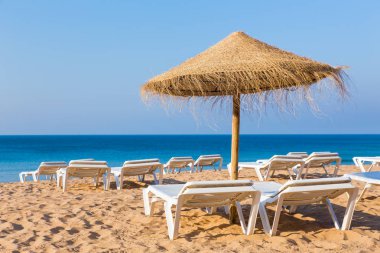 Plaj yatak hasır şemsiye