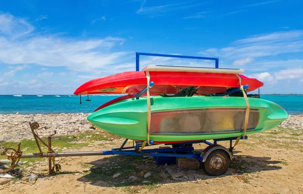 Trailer with canoes on beach of Bonaire — Stock Photo, Image