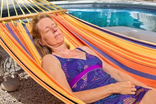 Middle Aged Dutch Woman Lying Colorful Hammock Swimming Pool — Stock Photo, Image