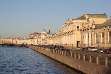 Kasım 'da Saint-Petersburg' da nehir kıyısı
