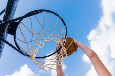 Sokak basketbolunda smaç
