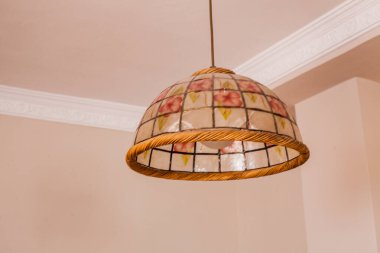 Tavandan sarkan lamba